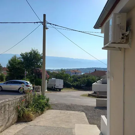 Apartment In Silo/insel Krk 13547