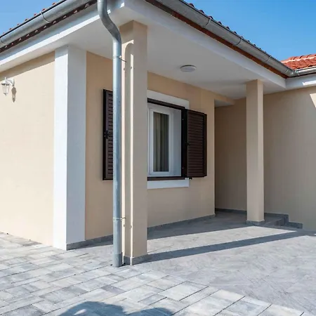 Apartment In Silo/insel Krk 13547